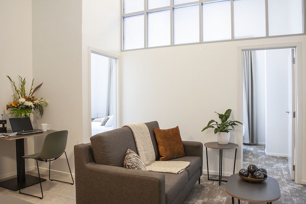 Sojourn Apartment Hotel Riddiford Street Limited 42/54