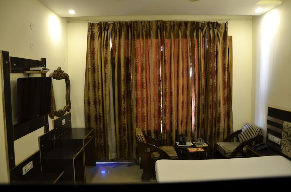 Hotel Citi Heights 34/41