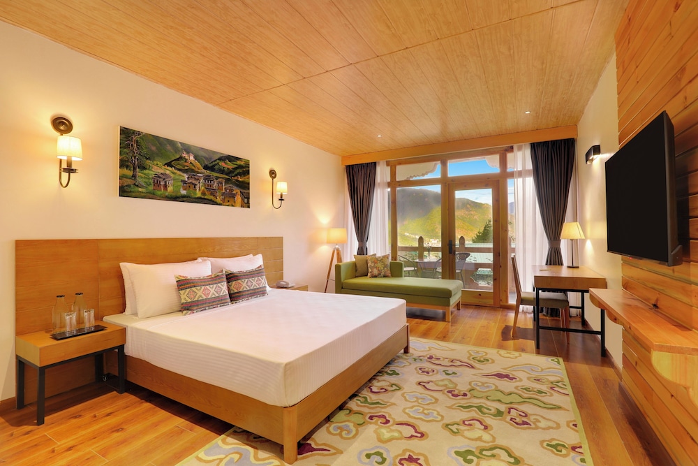 DELUXE, KING BED