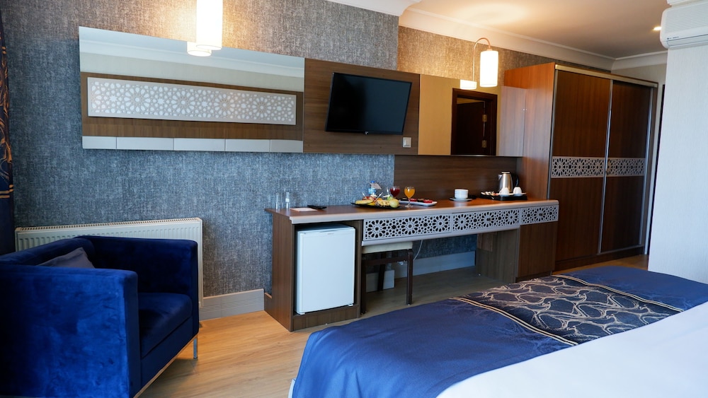 Amisos Hotel 12/70