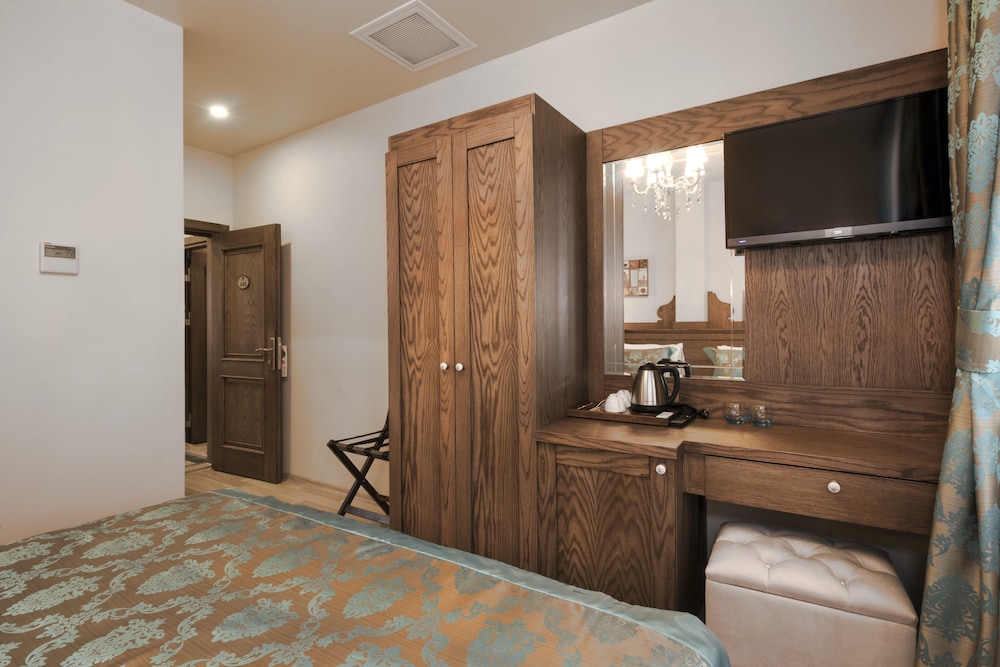 Perapolis Hotel 33/66