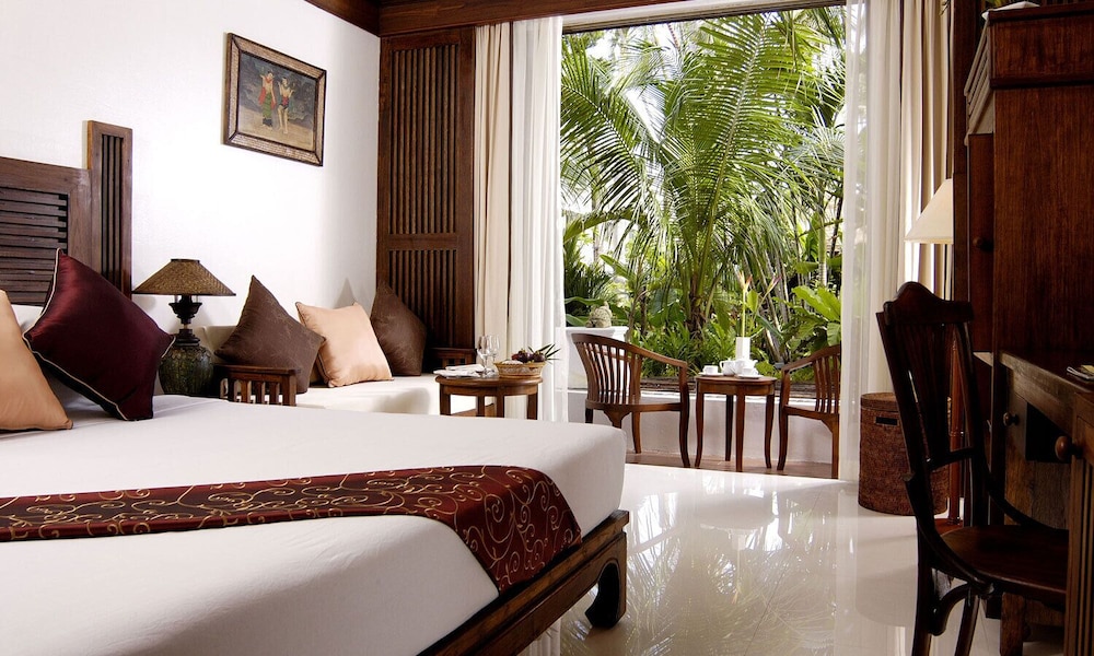 SAFARI BEACH HOTEL 16/48