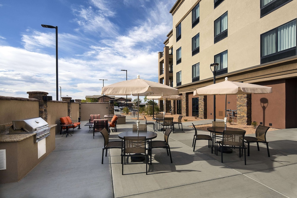Hampton Inn Suites Page Lake Powell 33/42