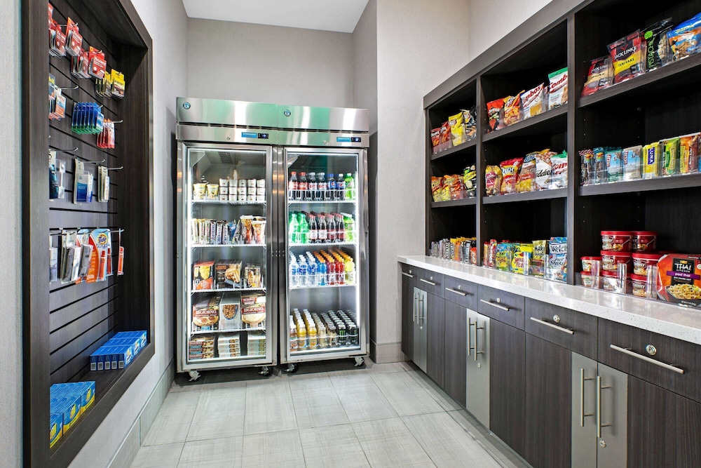 La Quinta Inn & Suites by Wyndham DFW West-Glade Parks 36/47