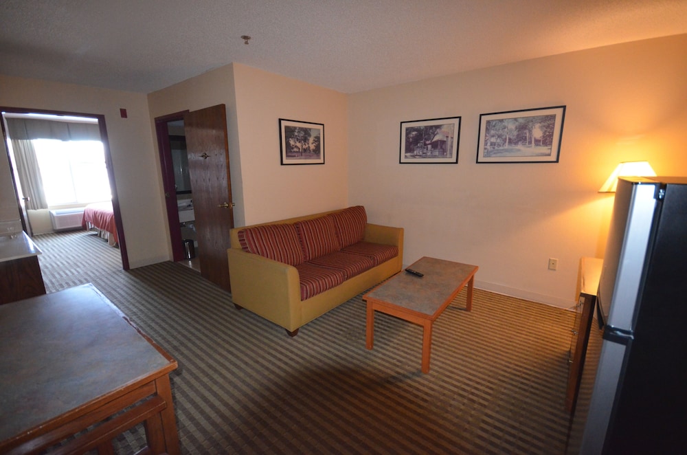 Norwood Inn And Suites Chaska 37/47