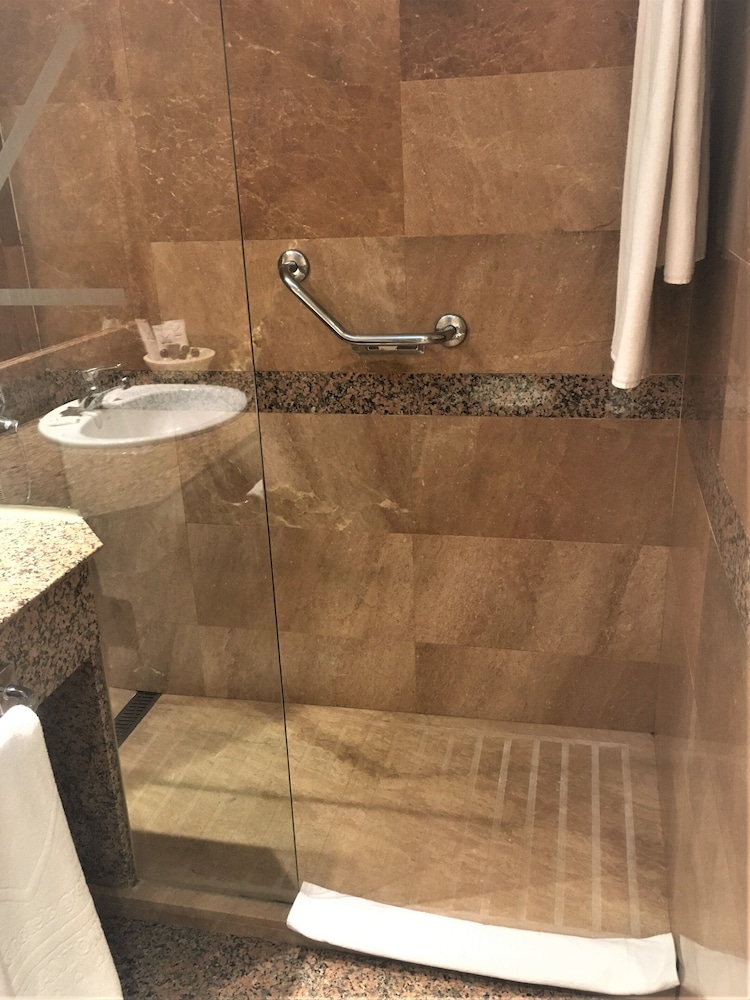 Vik Hotel San Antonio 25/69