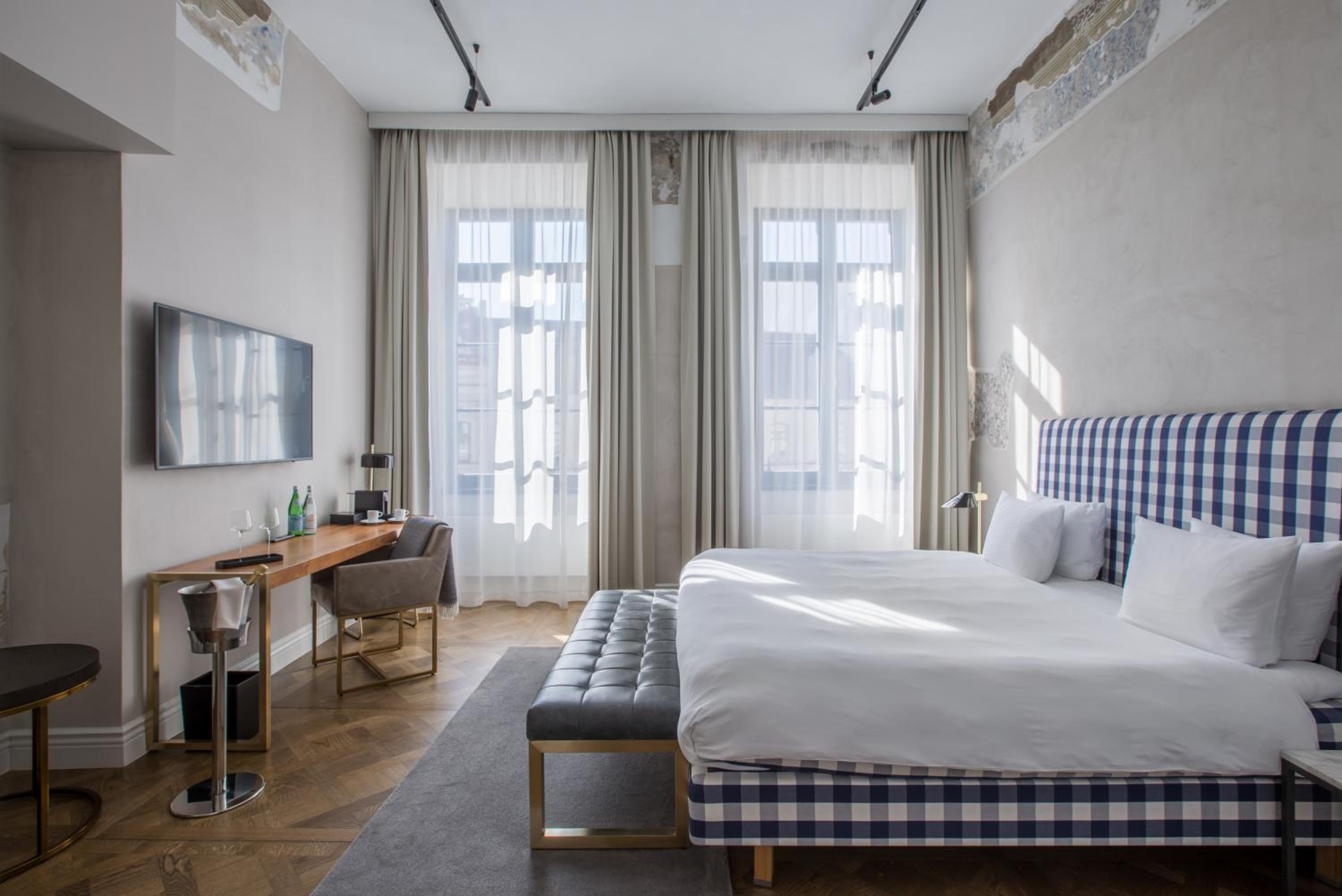 Junior Suite, Family