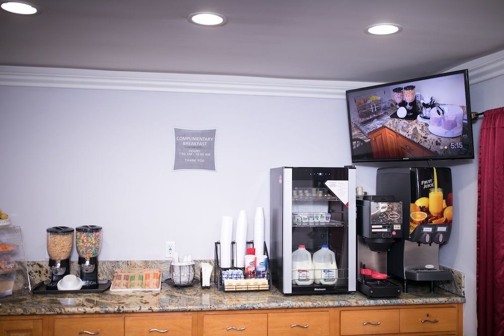 Rodeway Inn & Suites Bellflower 32/33