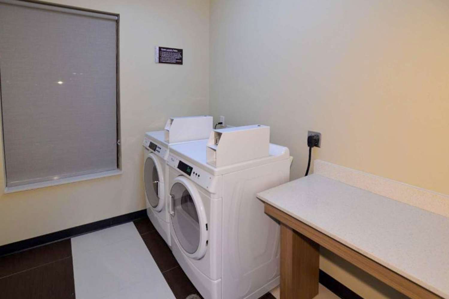 Comfort Inn & Suites Houston I-45 North IAH, TX 31/32