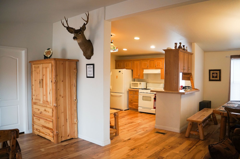 Country Club Chalet 3/43