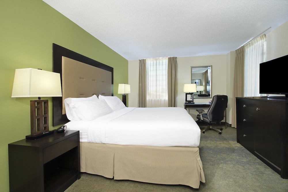 Holiday Inn New Orleans West Bank Tower 19/79