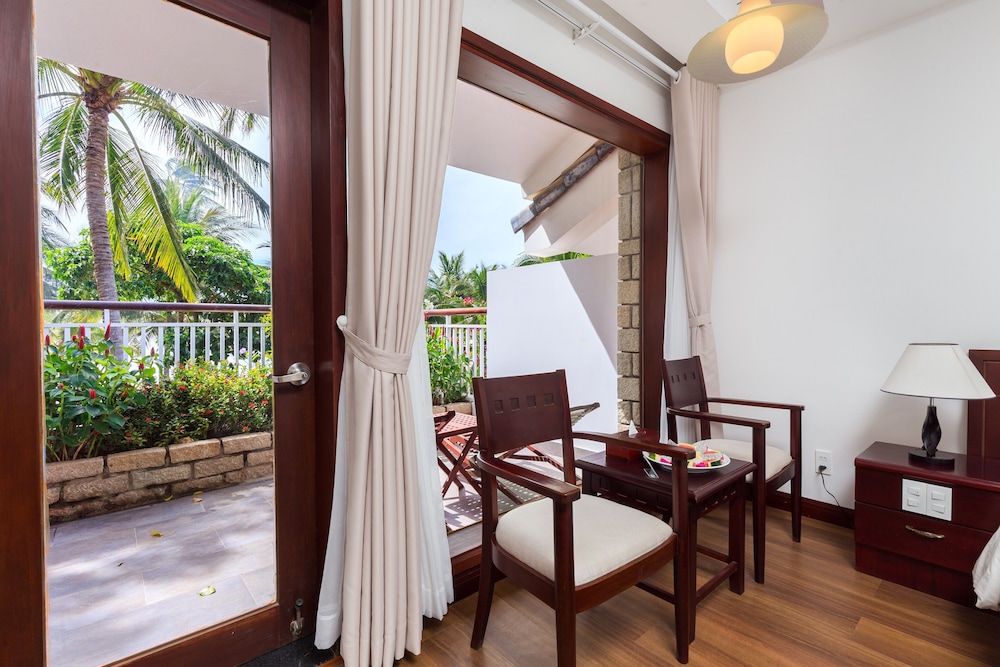 Hoang Ngoc Beach Resort 54/87