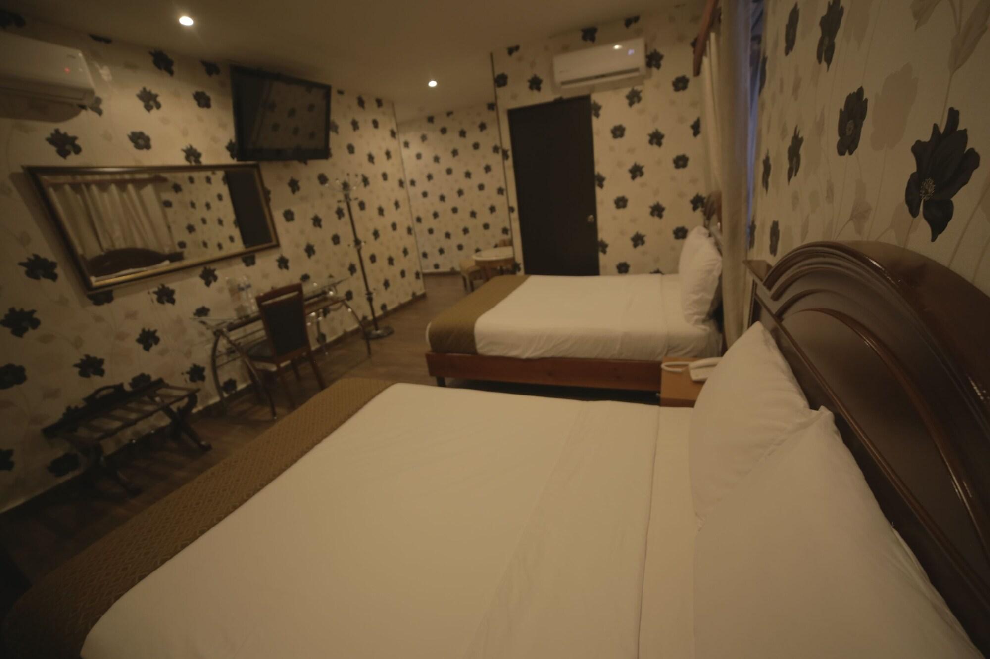 El Regio Hotel 12/17