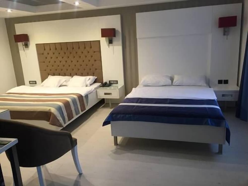 Sahin Hotel 2 11/36