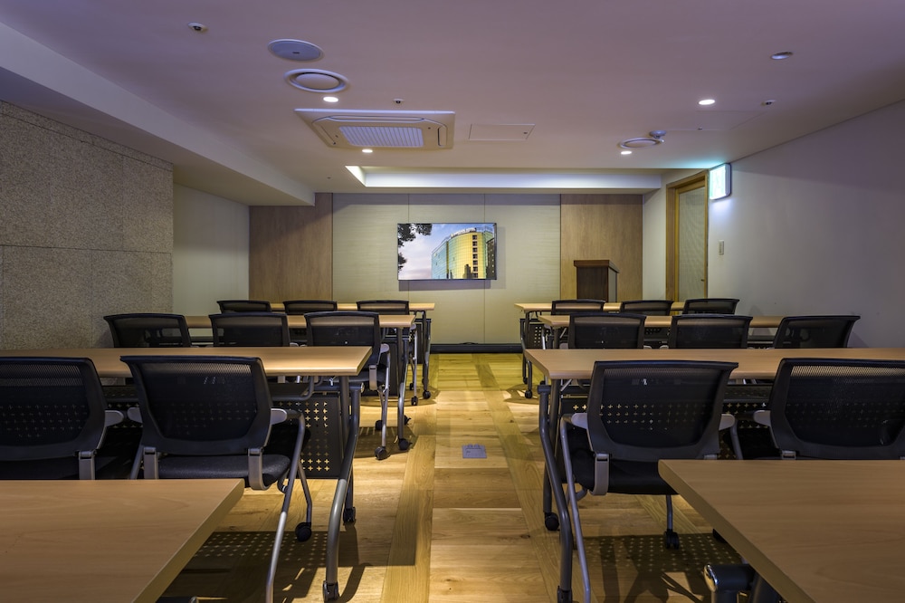 Shin Shin Hotel Jeju Airport (ex Hotel Kenny Story Premium Jeju Yeondong) 55/61