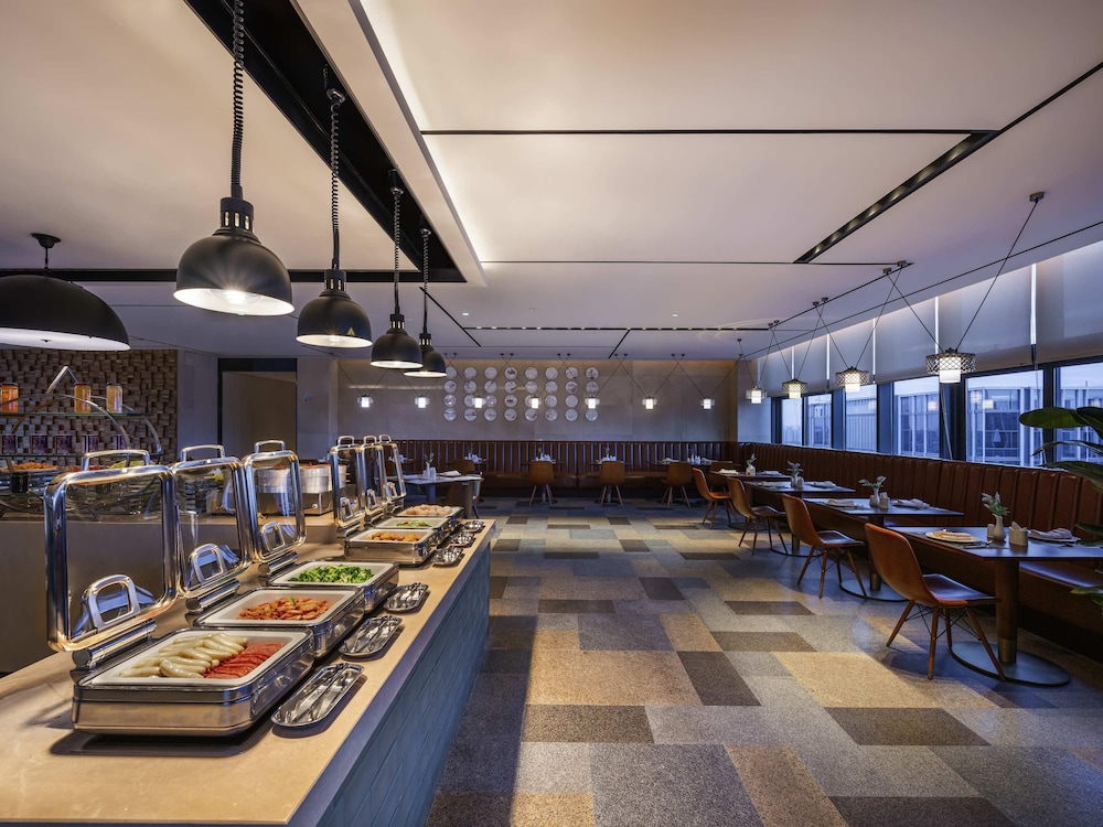 Novotel Hangzhou East Railway Station 24/32