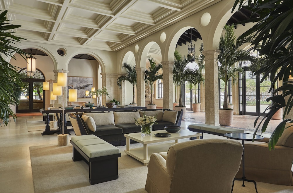 Four Seasons Hotel At The Surf Club 42/56
