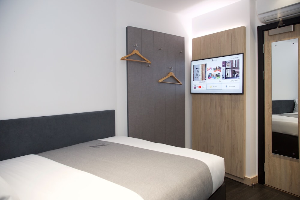 Room, Double Bed, No Window