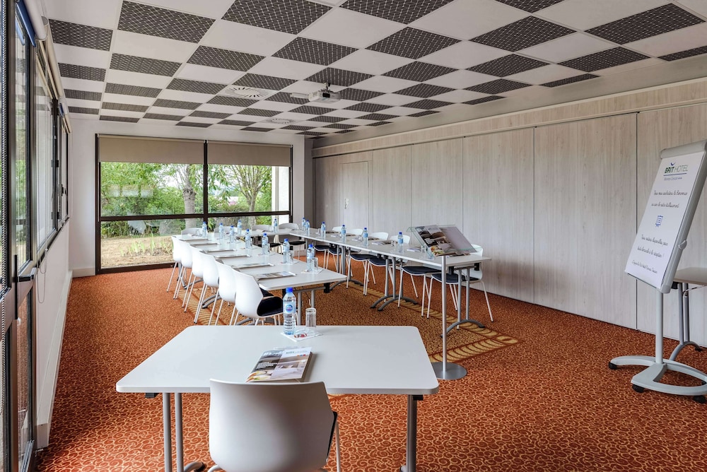 Brit Hotel Rennes Cesson - Le Floreal 57/66
