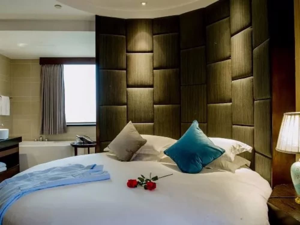 BYLAND WORLD HOTEL 19/50