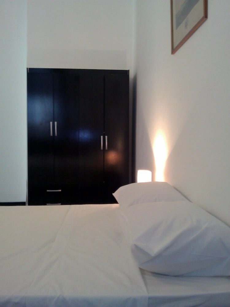 ROOM, TWIN BEDS