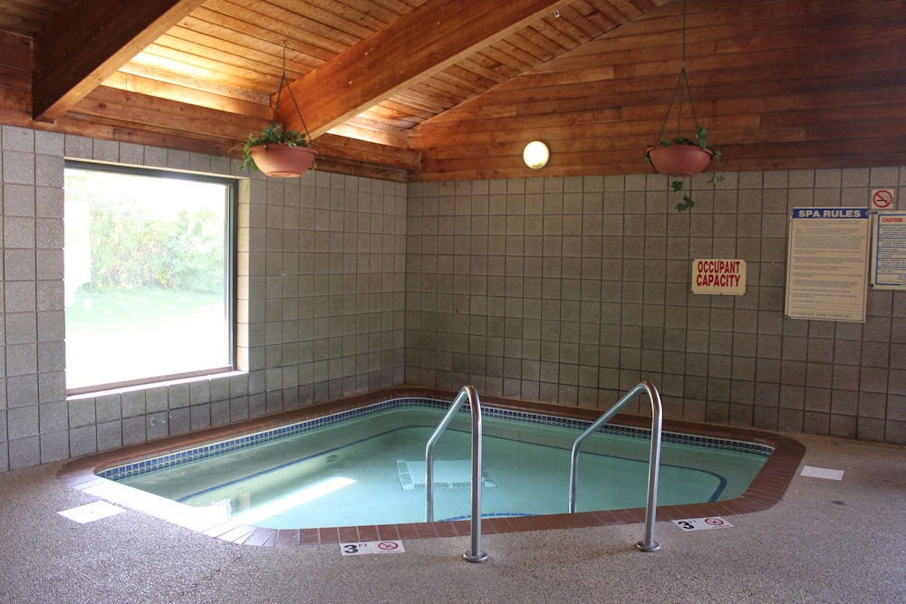 AmericInn By Wyndham West Burlington 17/45