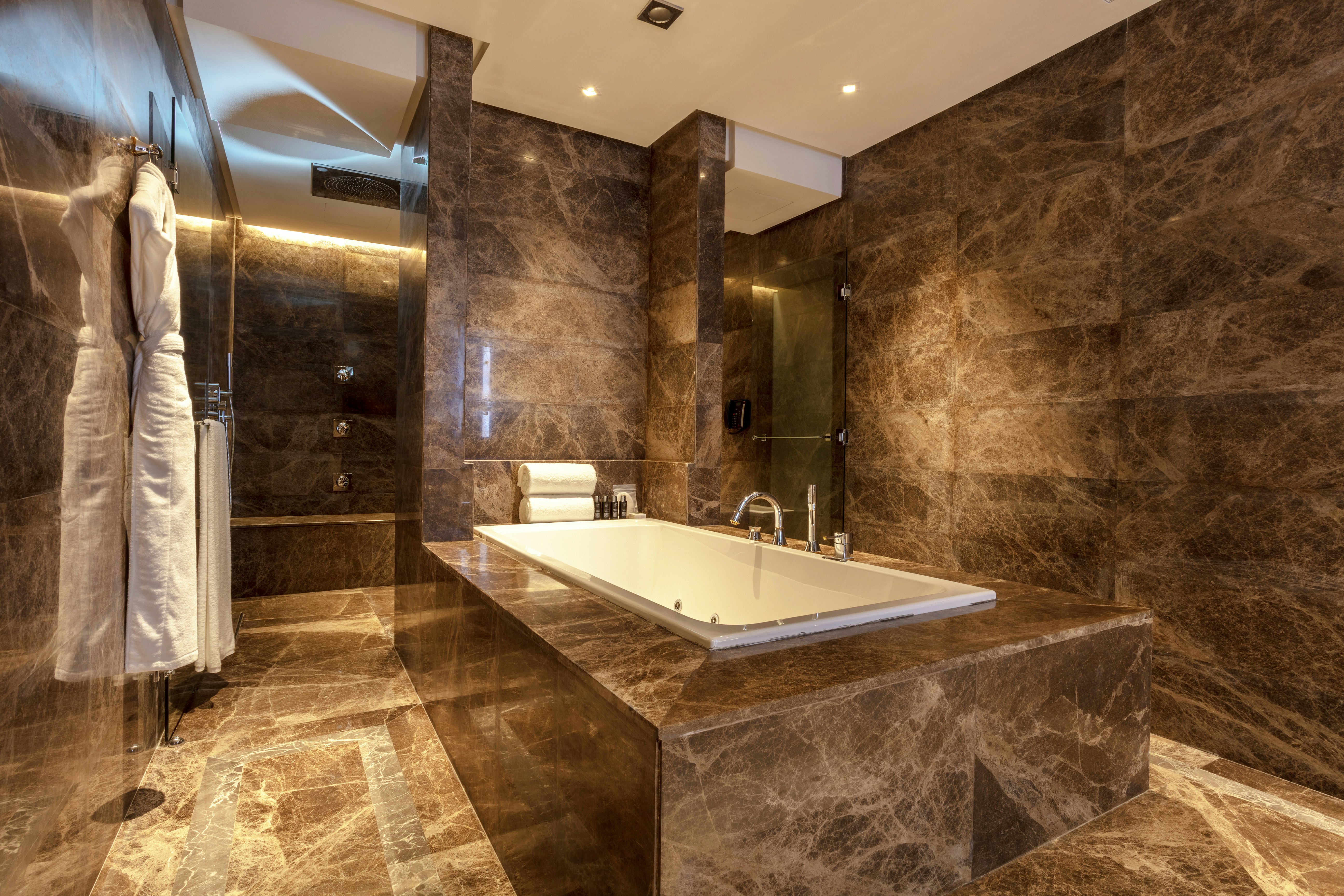 The Hotel Galleria Jeddah, Curio Collection by Hilton 76/78