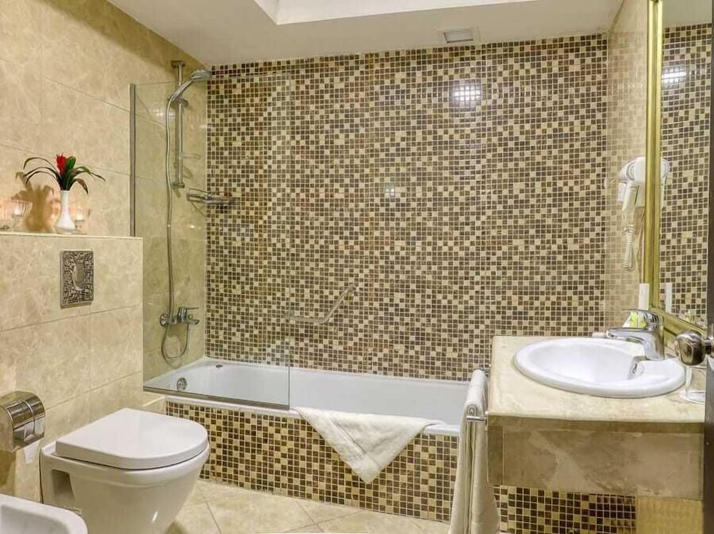 SANDY PALACE HOTEL 50/50