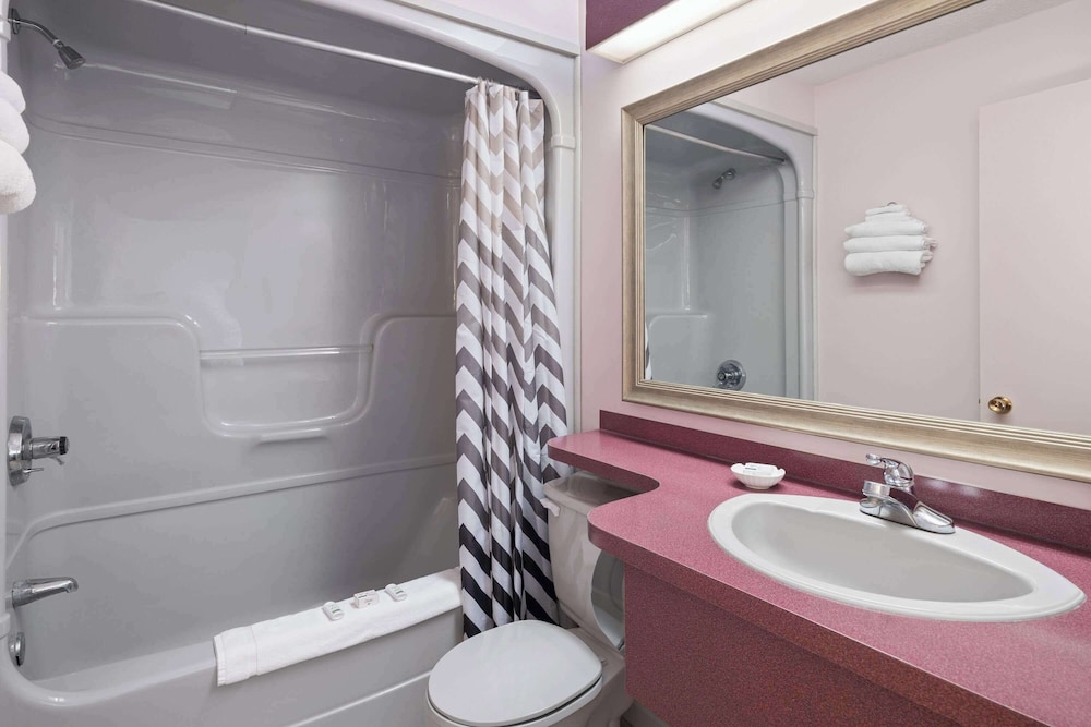 Travelodge by Wyndham Grand Falls 31/32