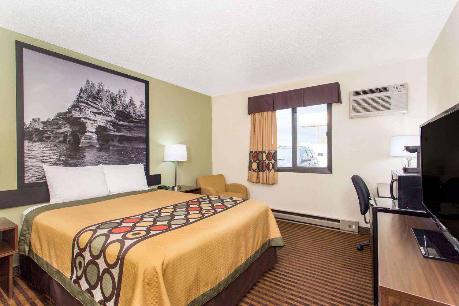 Super 8 By Wyndham Eau Claire I-94 10/20