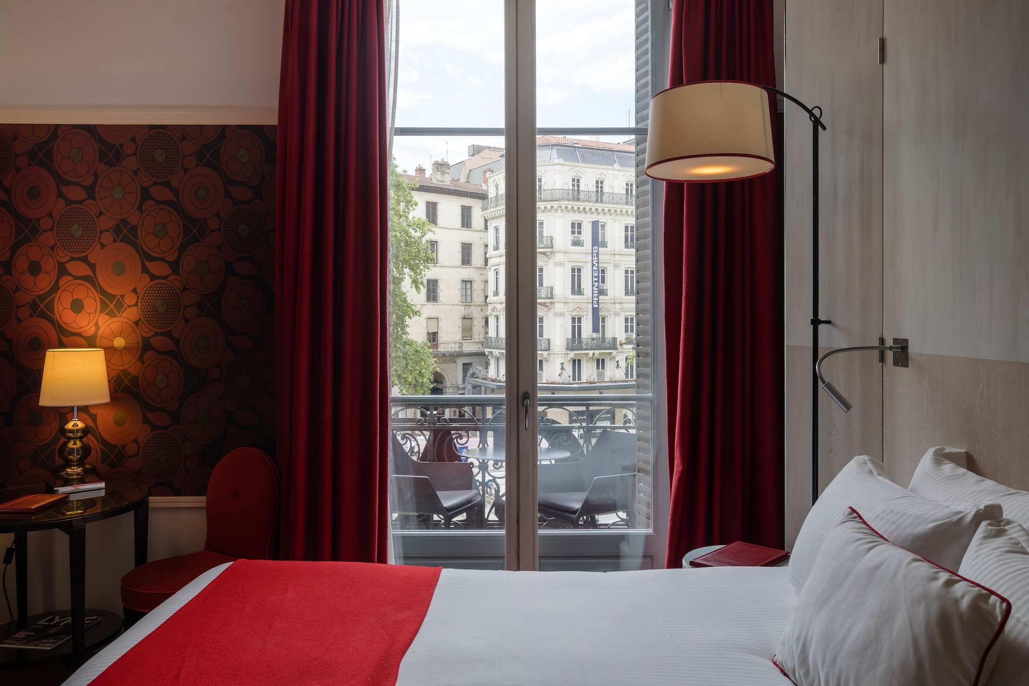 ROOM, TWIN BEDS