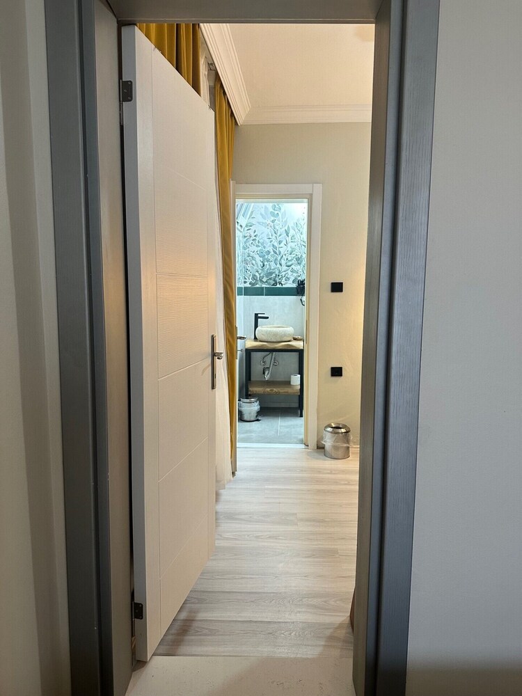 Kingway Suite 22/45