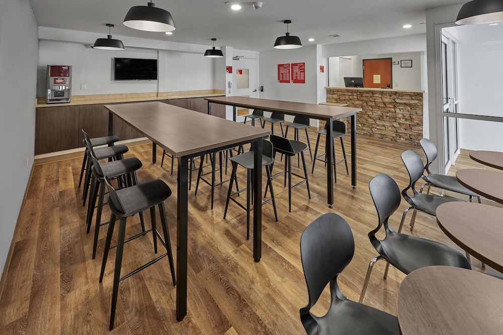 Extended Suites Monterrey Aeropuerto 43/56