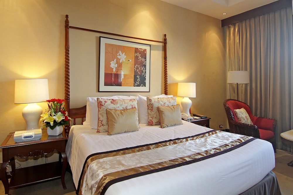 The Manila Hotel 11/25