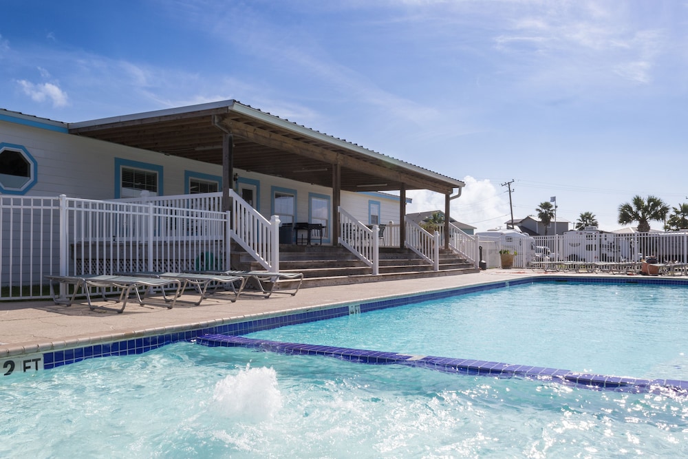 Tropic Island Resort 2/40