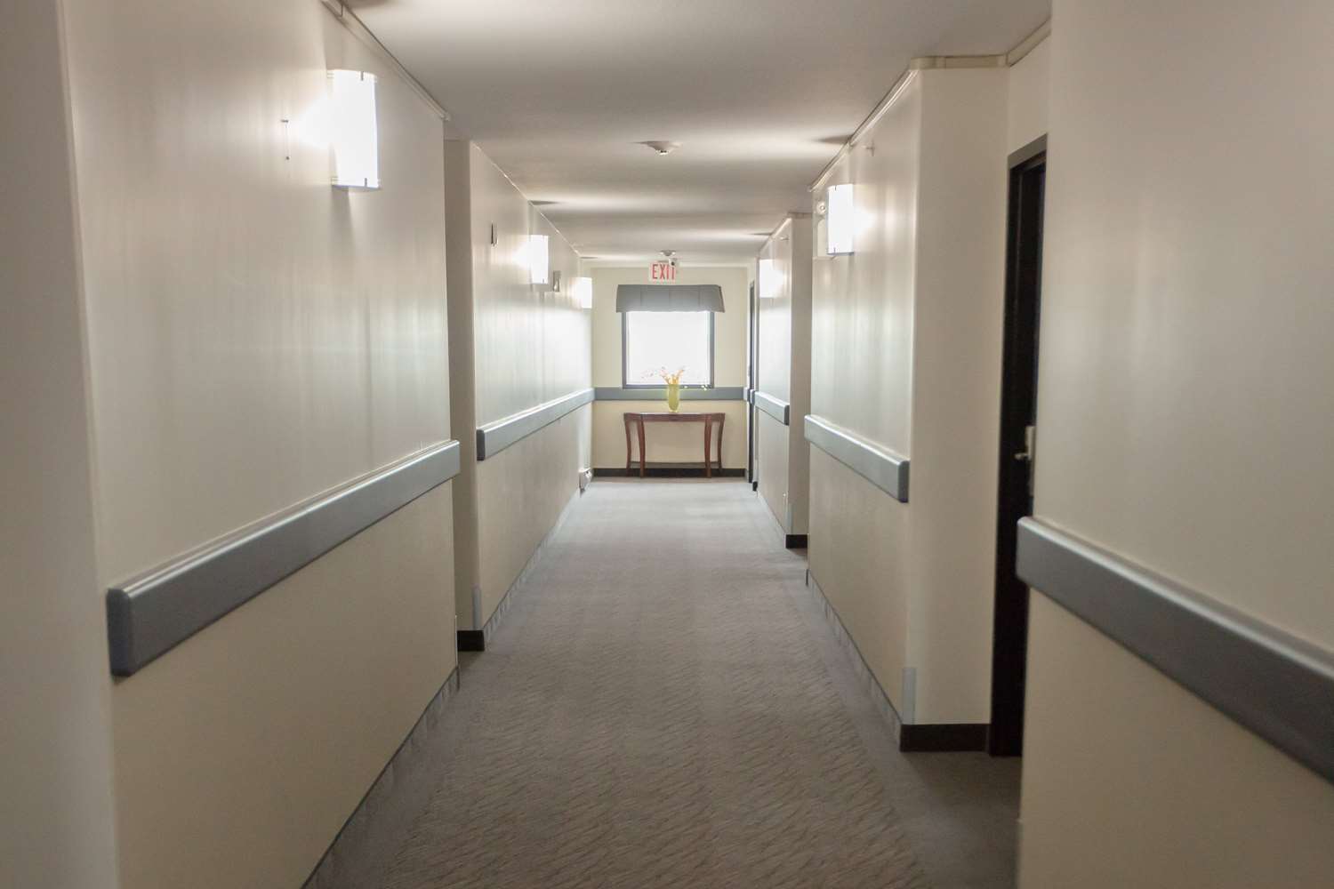 Super 8 by Wyndham Whitecourt 4/30