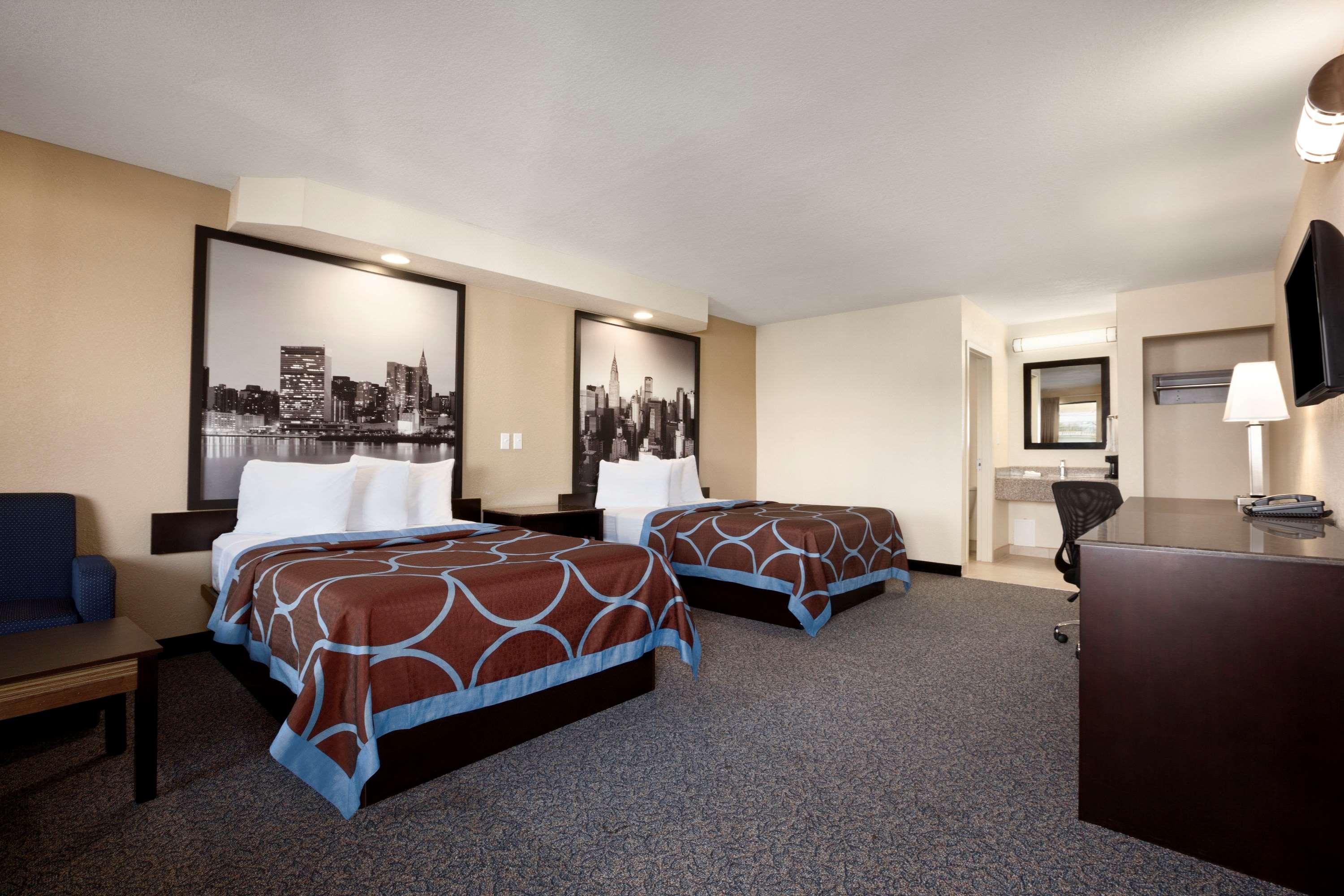 Super 8 by Wyndham Rahway Newark 9/16