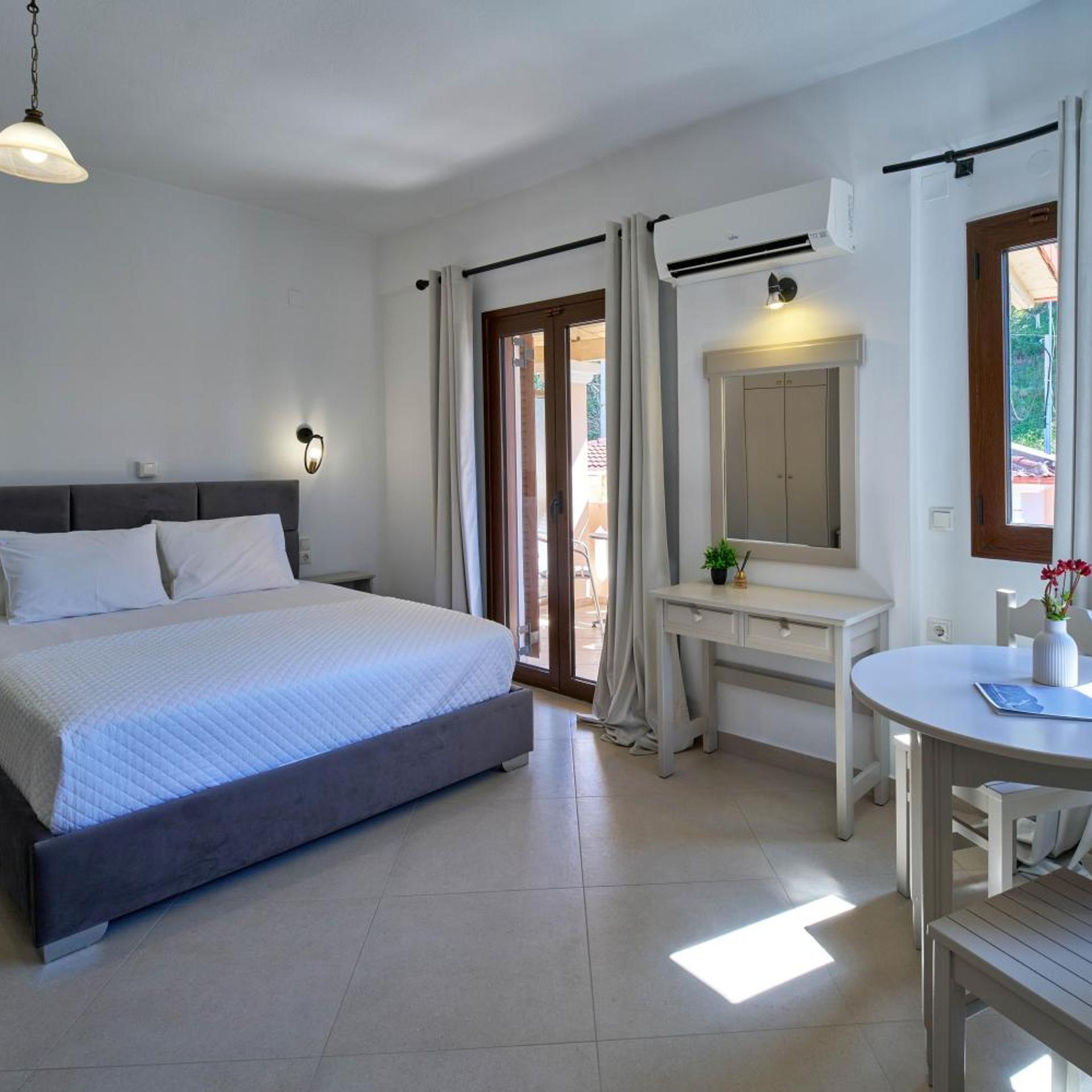 SIFAKIS HOUSE 41/65