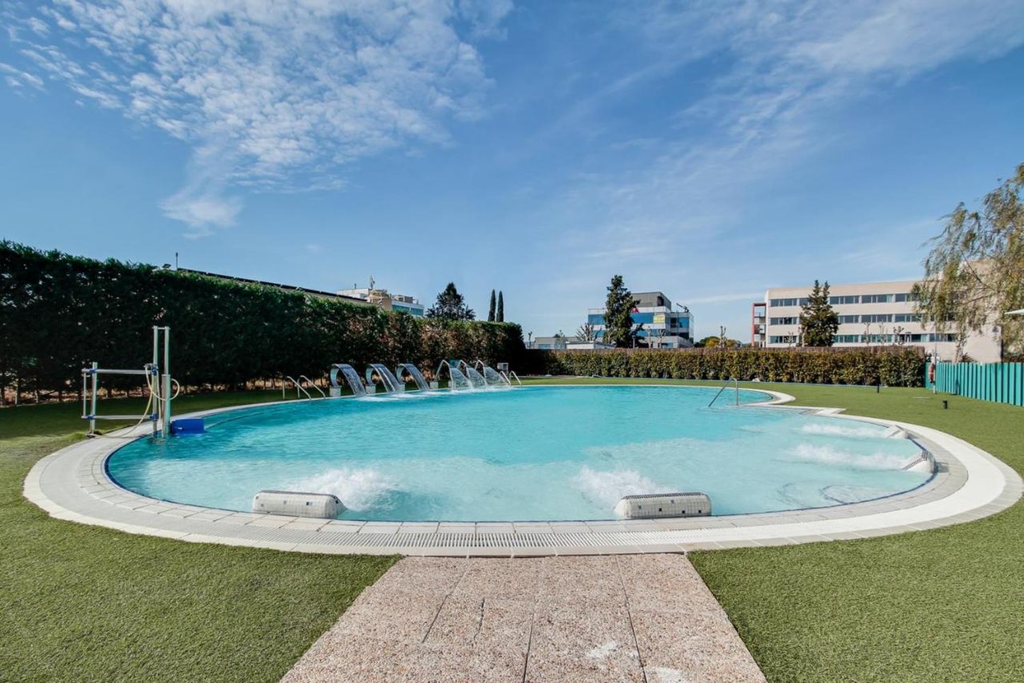 Barcelona Airport Hotel 81/86