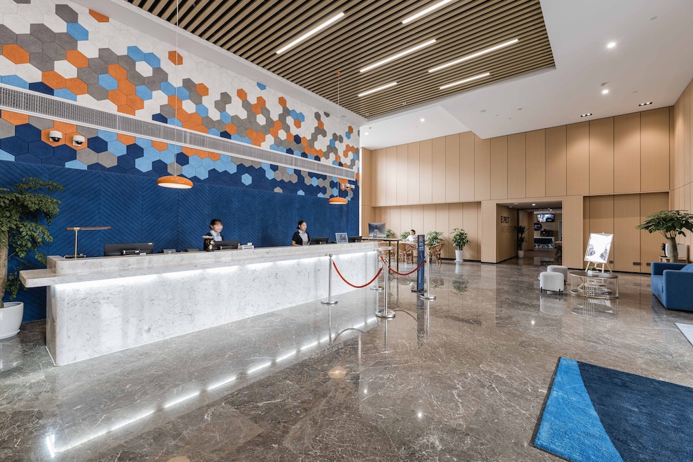 Lobby at Holiday Inn Express Shanghai Pudong Chuansha, SHANGHAI