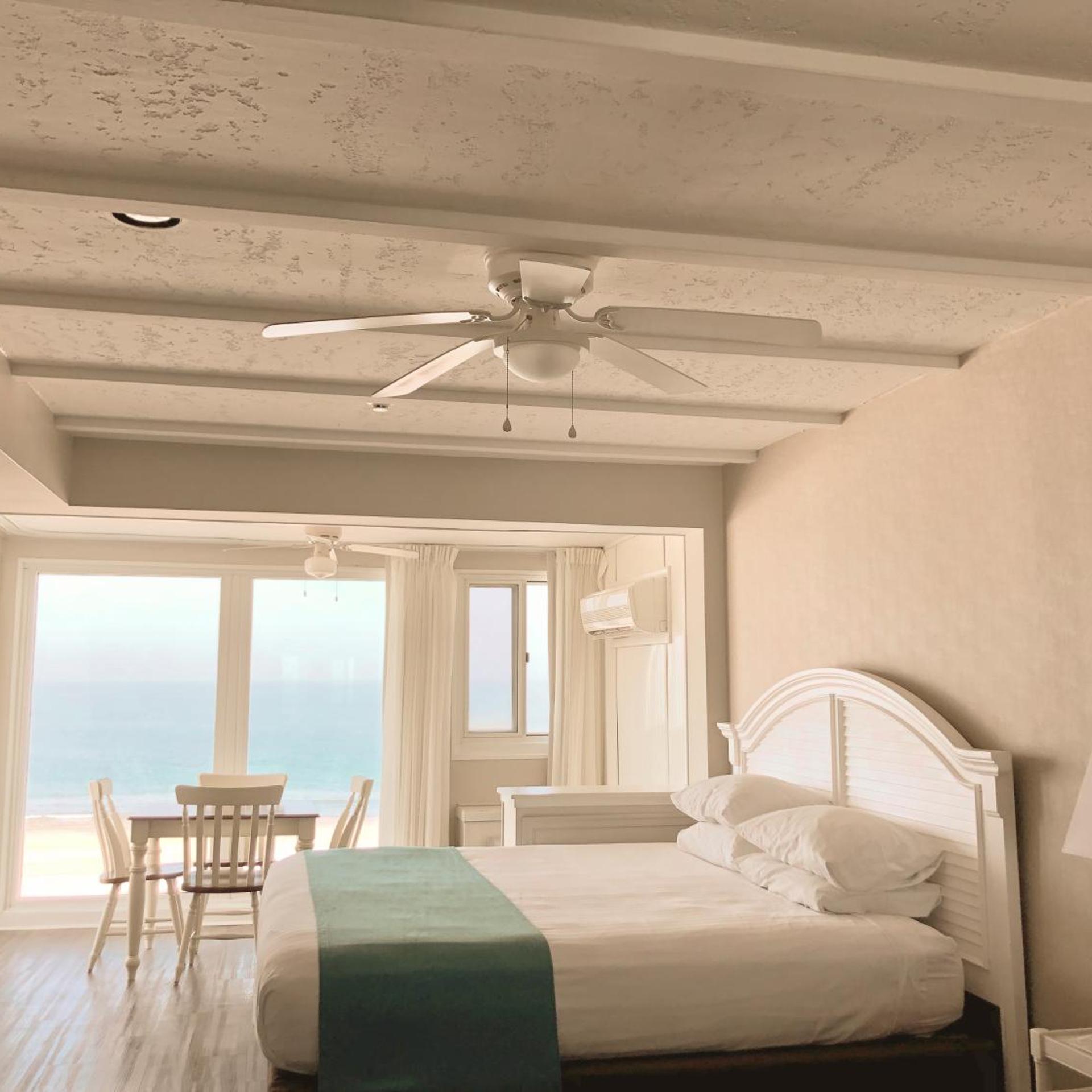 Surf Club Oceanfront Hotel 15/35