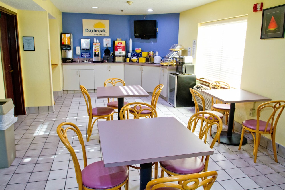 Days Inn By Wyndham Blue Springs 21/29