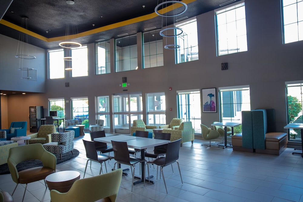 Clarion Pointe Indianapolis Airport 46/64