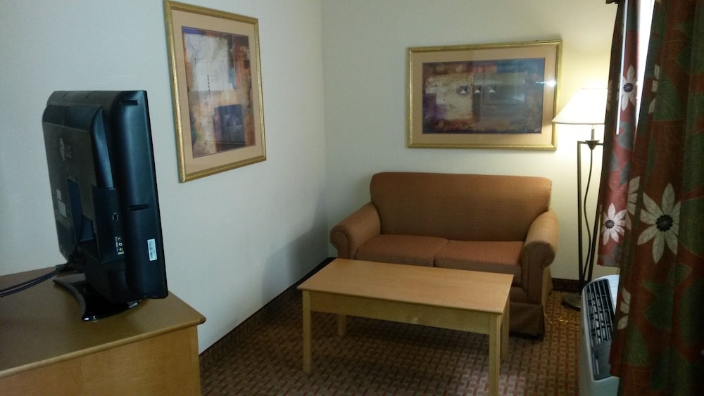 Holiday Inn Express Hotel Suites Jenks 47/72