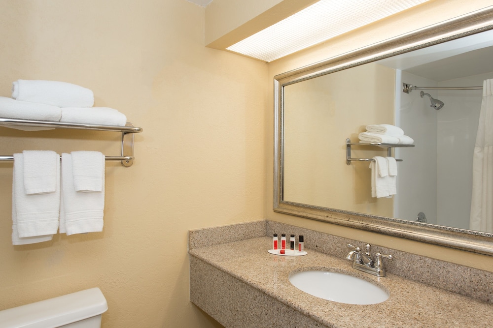 88 Palms Hotel and Event Center 58/59