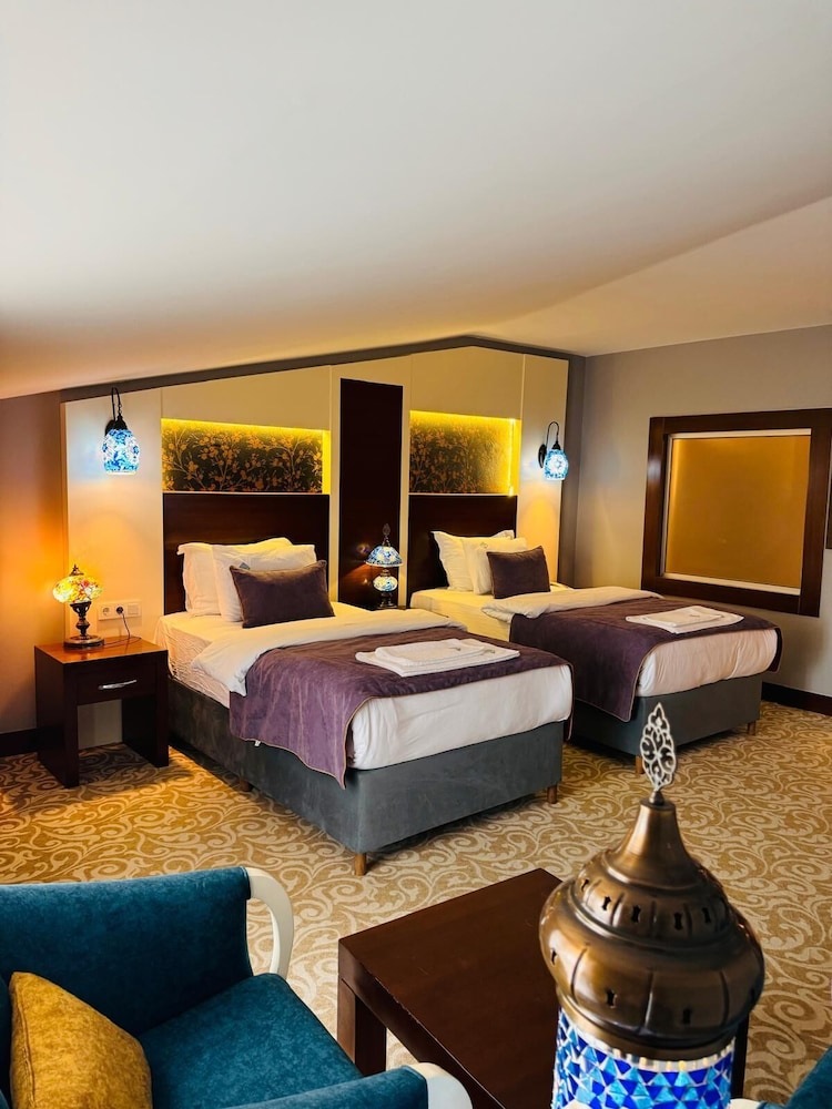 White Heaven Hotel 23/40