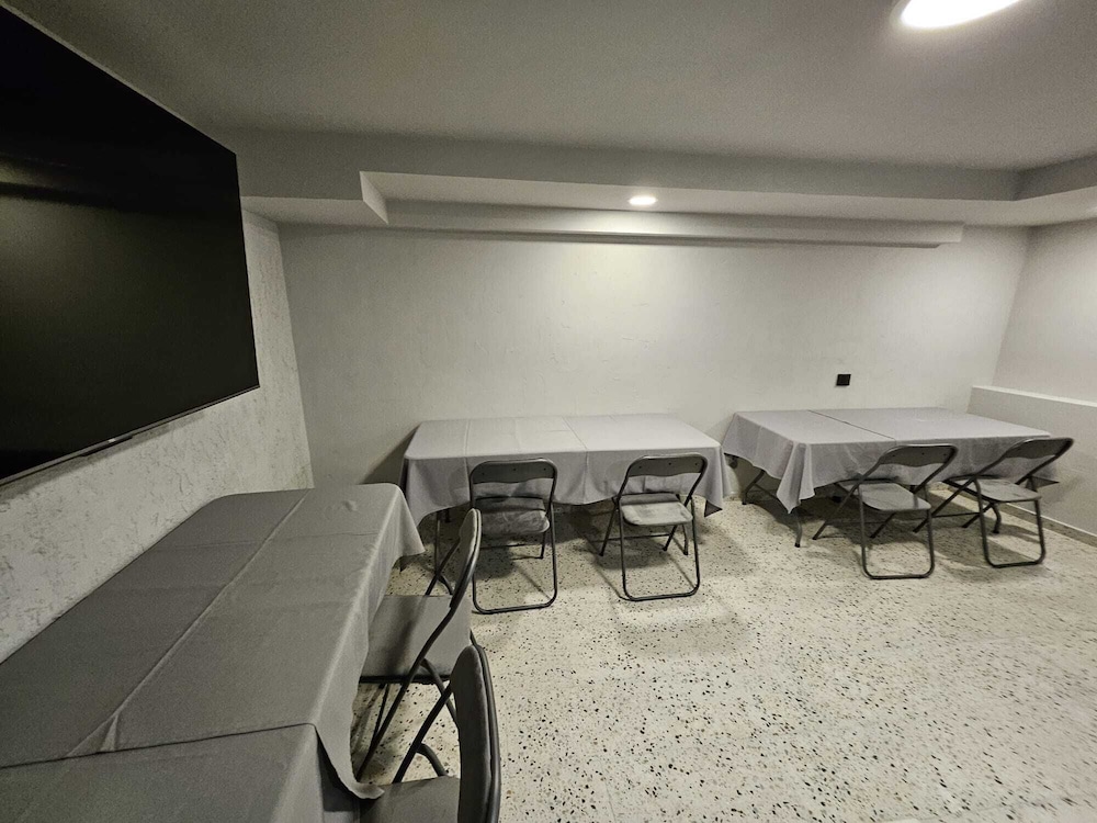 Hotel Amfiteatar 51/63
