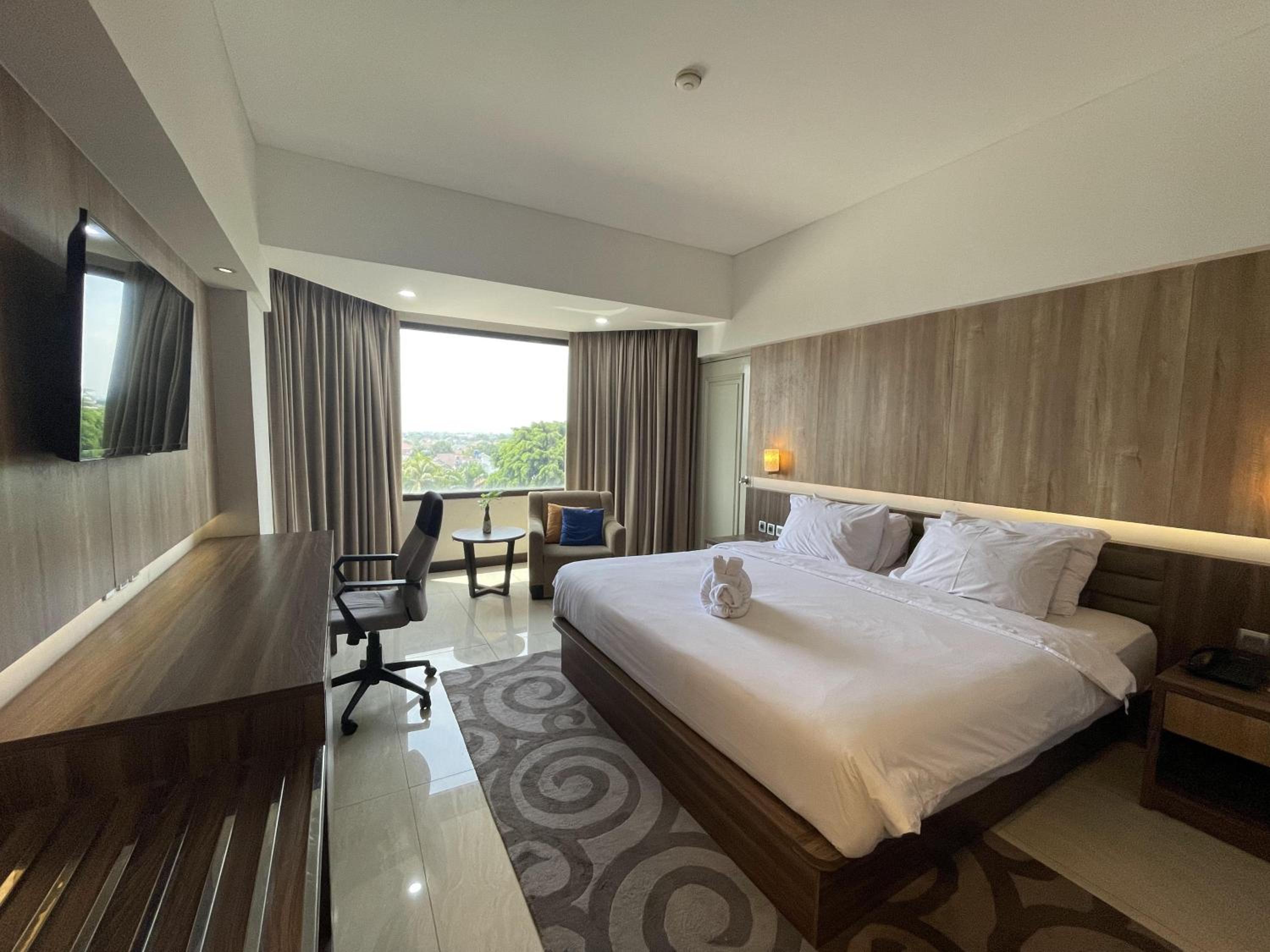 Super, Deluxe, King Bed, Queen Bed