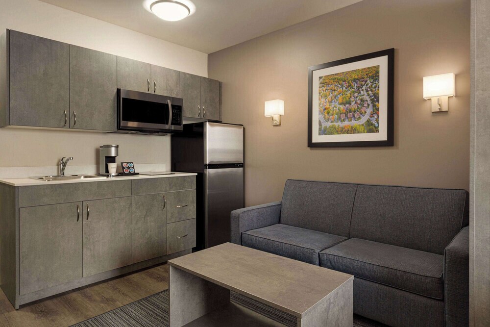 Microtel Inn & Suites by Wyndham Boisbriand 7/35