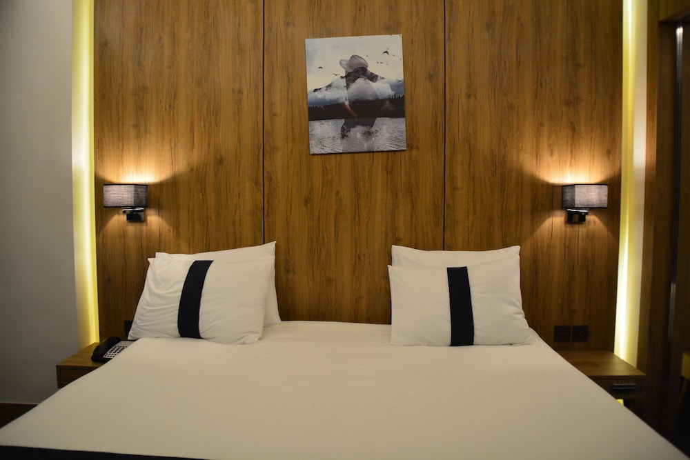 Monarch Hotel Amman 5/33